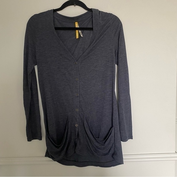 Lole Dark Grey VNeck Loose Cardigan Style Long Sleeve Shirt Medium - Picture 2 of 5